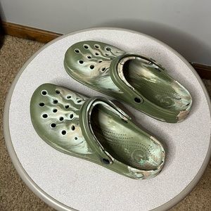 crocs